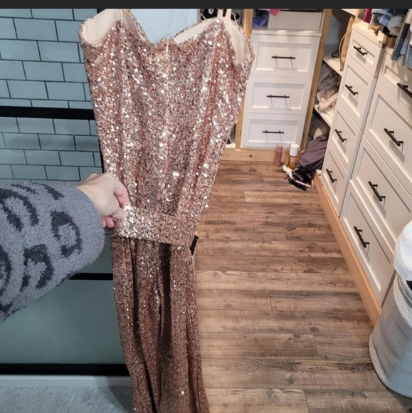 Bella Barnett gold jumpsuit size medium worn once. - Picture 4 of 8